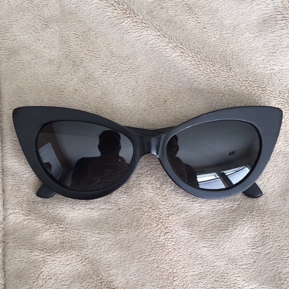 Nini Nguyen Catseye sunglasses ๐ - Picture 1 of 5